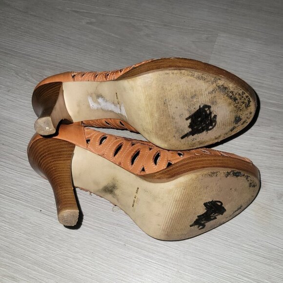 GUESS Womens Tan Peep-Toe Leather Cutout High Heels 9 cogniac sexy Designer - Picture 5 of 5